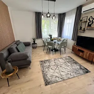 Maple Tree Budget Budapešť